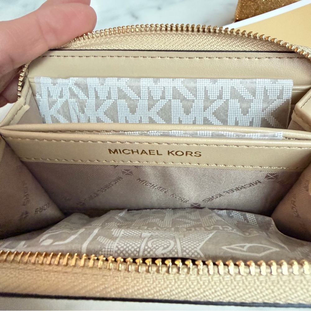 Michael Kors Women's Jet Set Small Zip Around Card Case - Picture 6 of 7